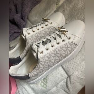new michael kors size 8 womens never worn sneakers